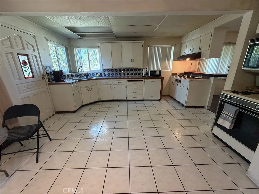 200 E Charlotte, Anaheim, California 92805 home-pic-25
