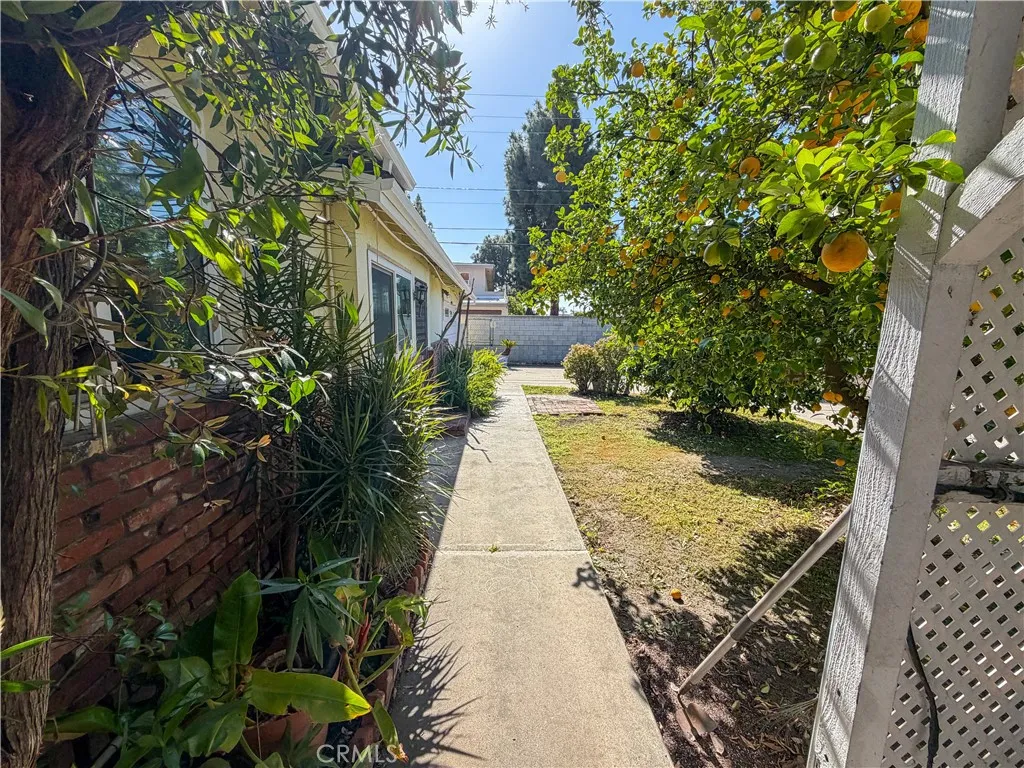 200 E Charlotte, Anaheim, California 92805 home-pic-8
