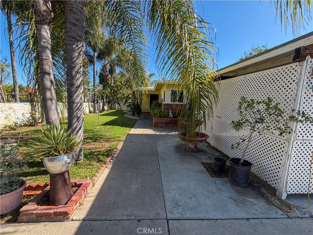 200 E Charlotte, Anaheim, California 92805 home-pic-4