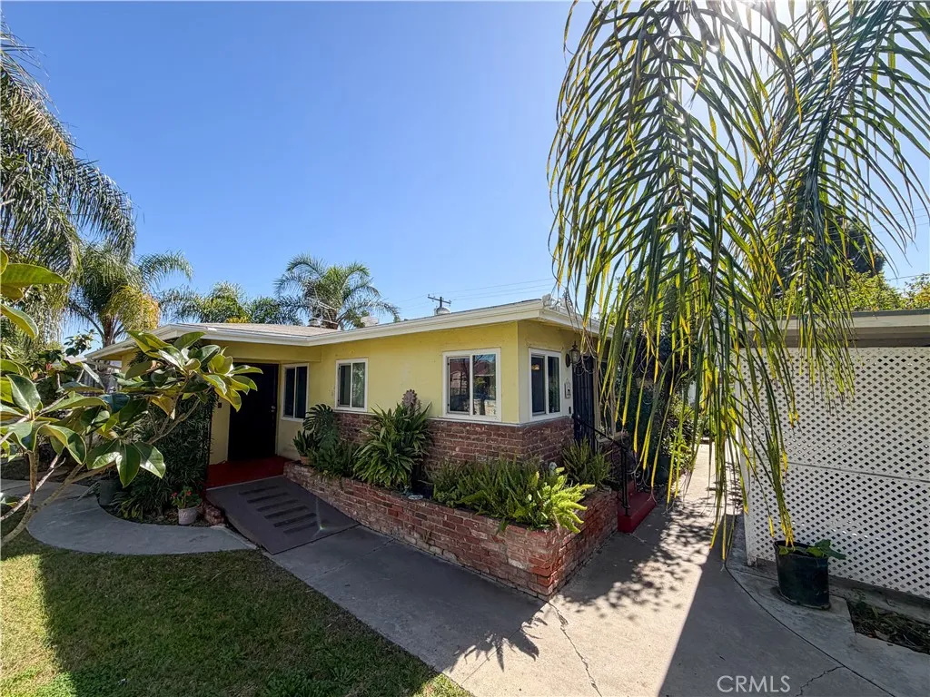 200 E Charlotte, Anaheim, California 92805 home-pic-1