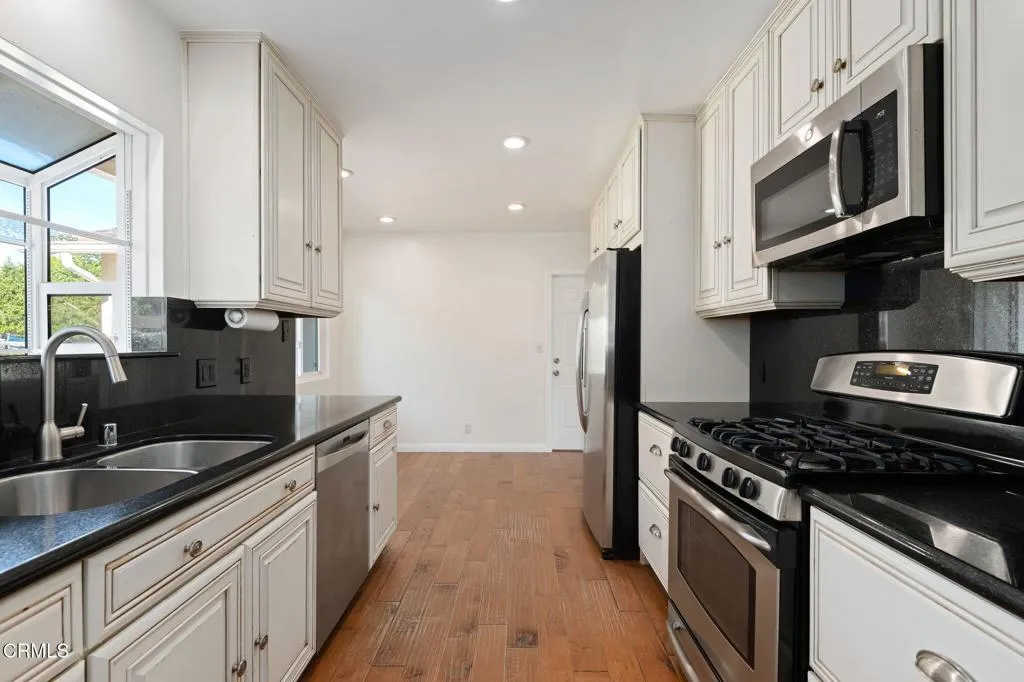 5632 Pembroke Street, Ventura, California 93003 home-pic-12