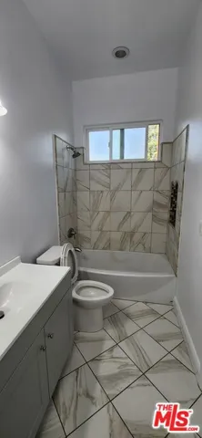 2nd Bathroom 11' x 5'
