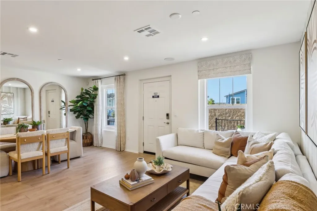15525 April Dawn Way 2, Fontana, California 92336 home-pic-3