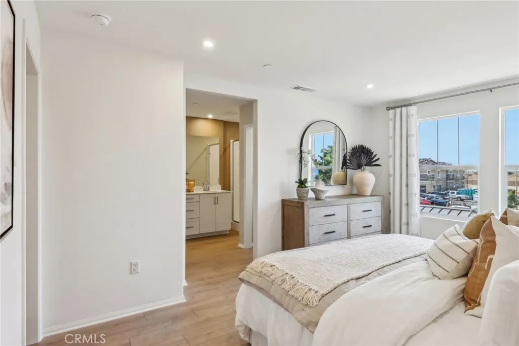 15525 April Dawn Way 2, Fontana, California 92336 home-pic-22