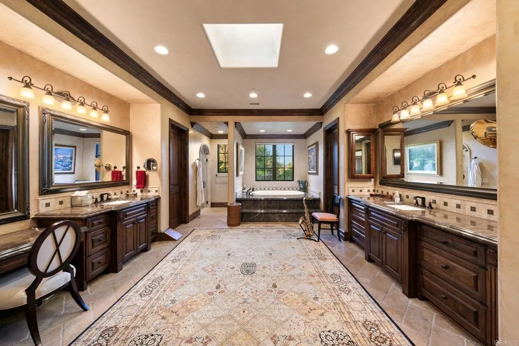 Enjoy two water closets.