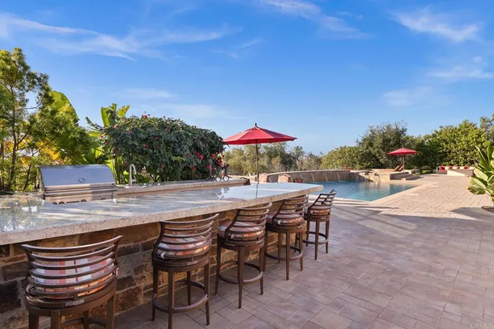 Outdoor kitchen
