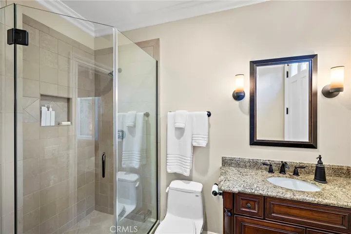 Main Floor Ensuite Bathroom
