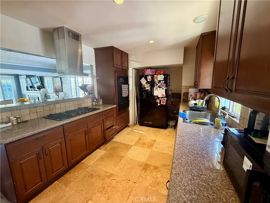 1016 W 51st, Los Angeles, California 90037 home-pic-12