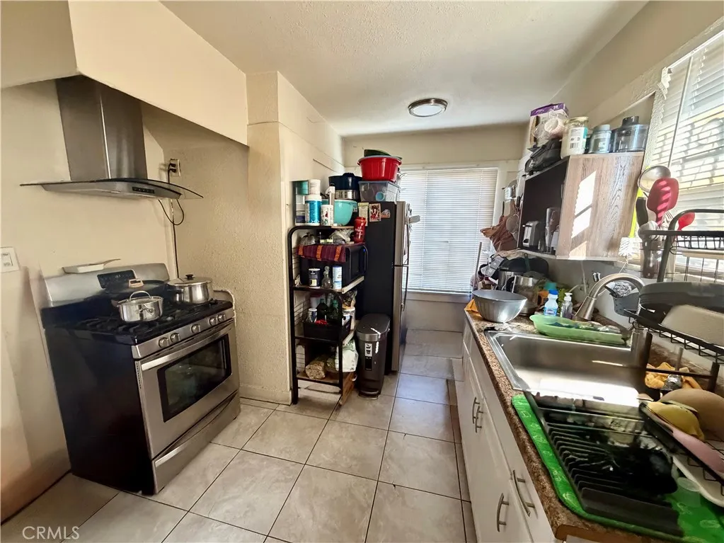 1016 W 51st, Los Angeles, California 90037 home-pic-24