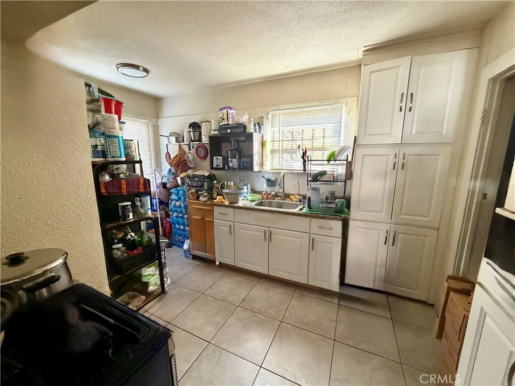 1016 W 51st, Los Angeles, California 90037 home-pic-23