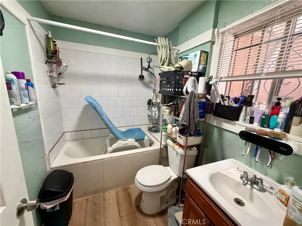1016 W 51st, Los Angeles, California 90037 home-pic-26