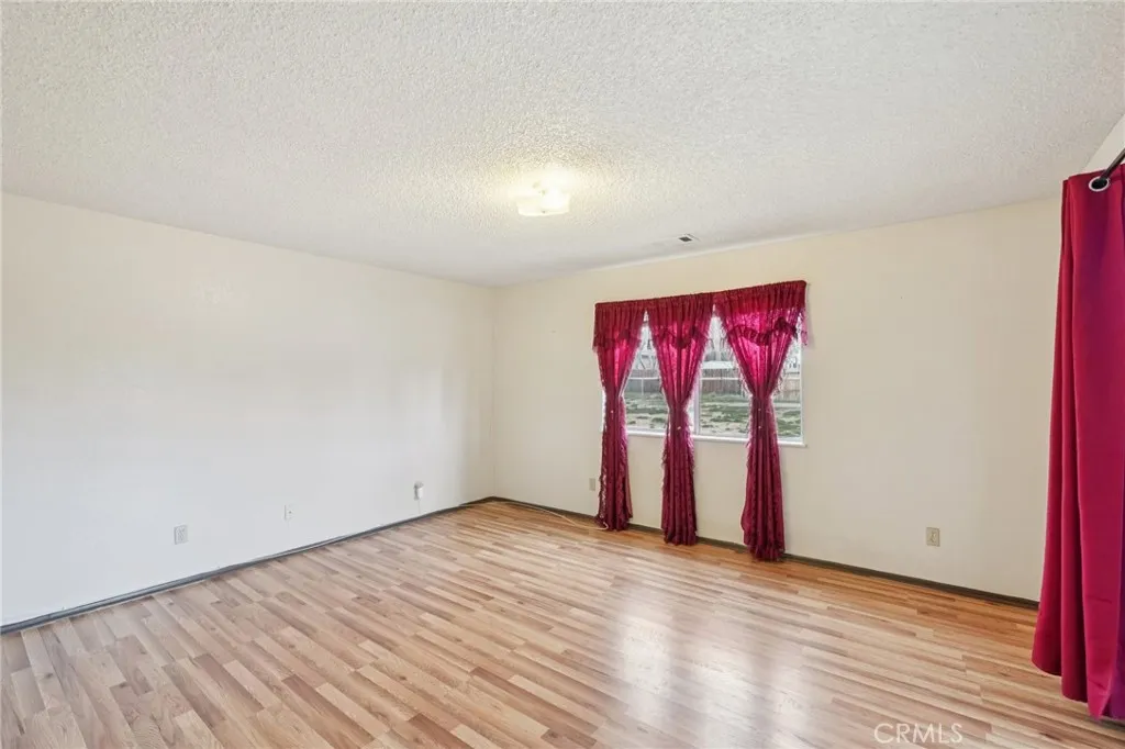 13954 Cronese Road, Apple Valley, California 92307 home-pic-15