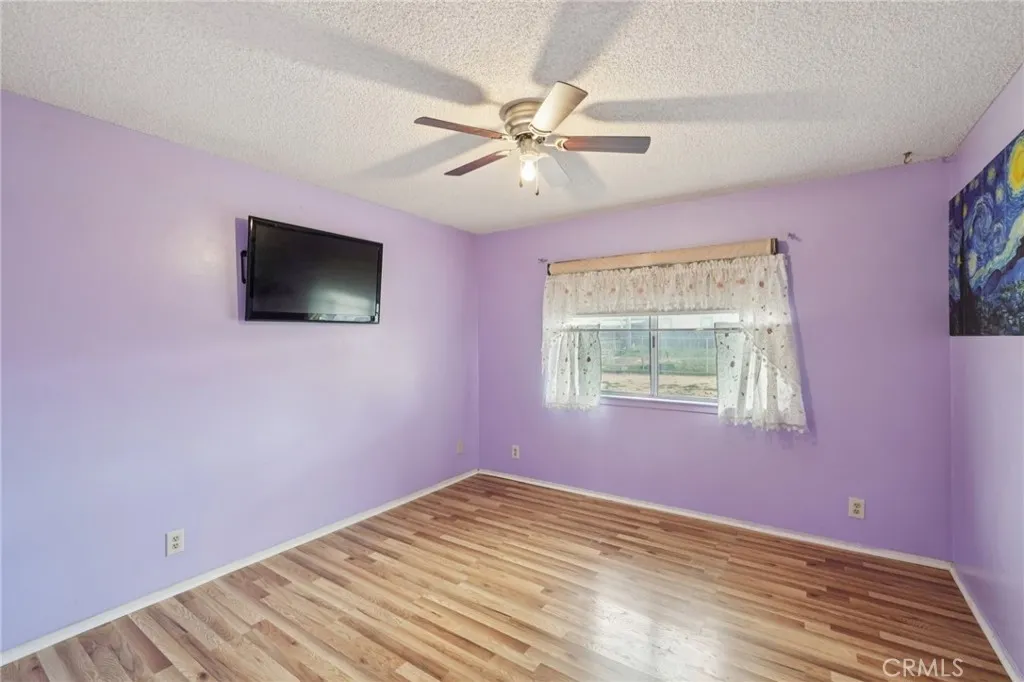 13954 Cronese Road, Apple Valley, California 92307 home-pic-26