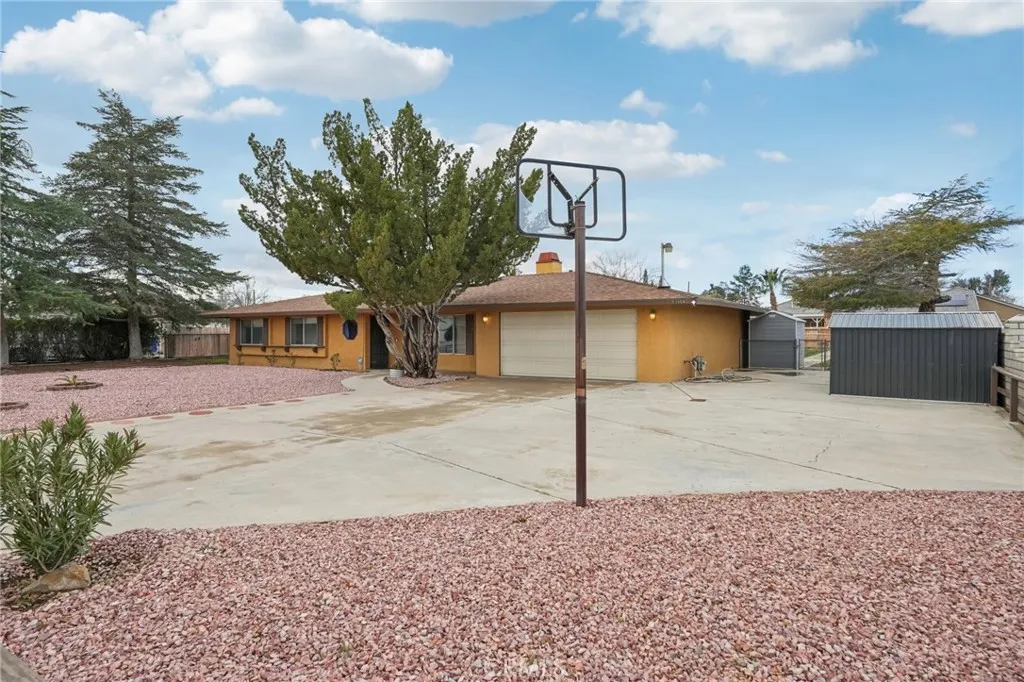 13954 Cronese Road, Apple Valley, California 92307 home-pic-3
