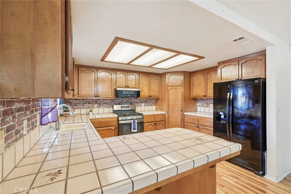 13954 Cronese Road, Apple Valley, California 92307 home-pic-12