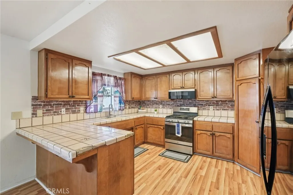 13954 Cronese Road, Apple Valley, California 92307 home-pic-11