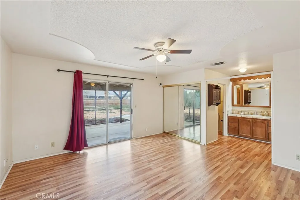 13954 Cronese Road, Apple Valley, California 92307 home-pic-18