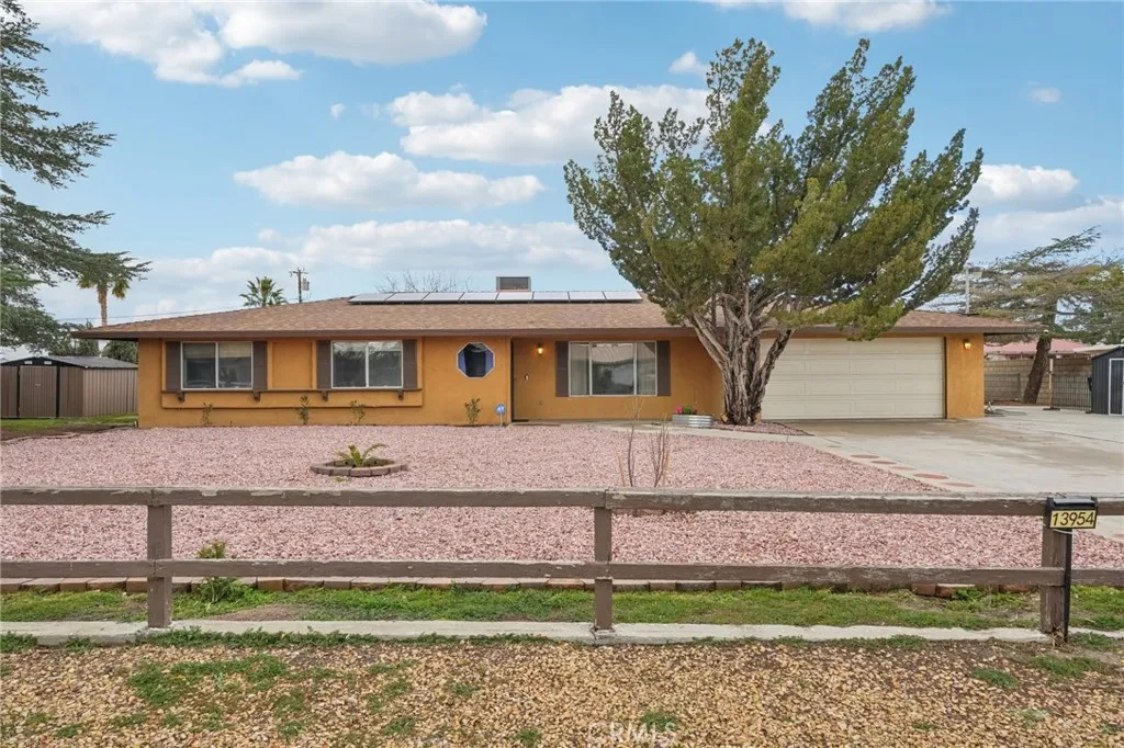 13954 Cronese Road, Apple Valley, California 92307 home-pic-1