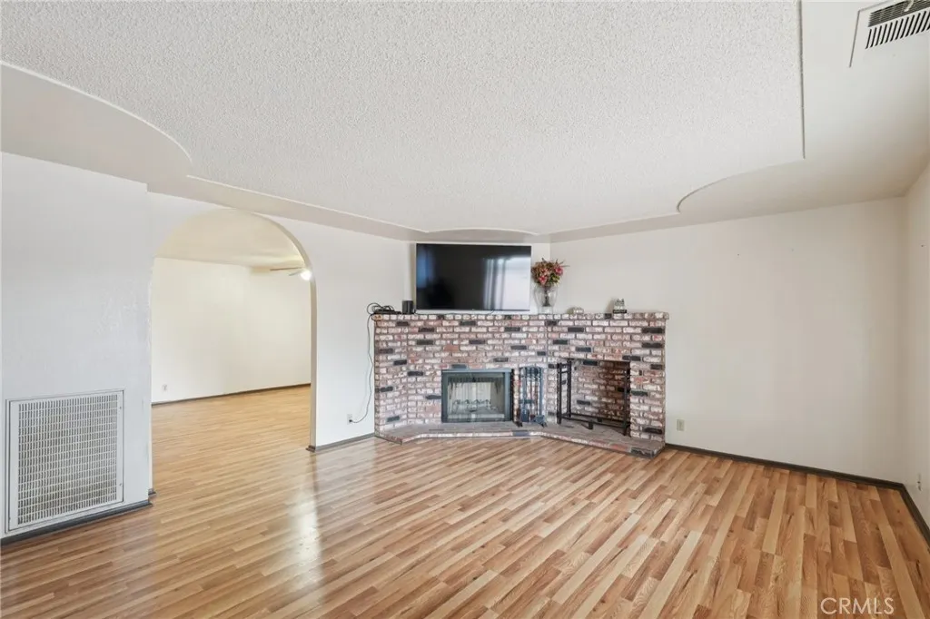 13954 Cronese Road, Apple Valley, California 92307 home-pic-4