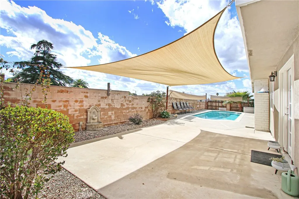 35597 Velardo, Yucaipa, California 92399 home-pic-24