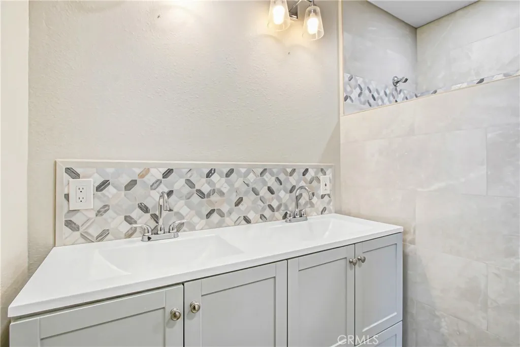 35597 Velardo, Yucaipa, California 92399 home-pic-23