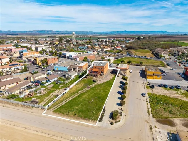 Approximate property lines, unverified.