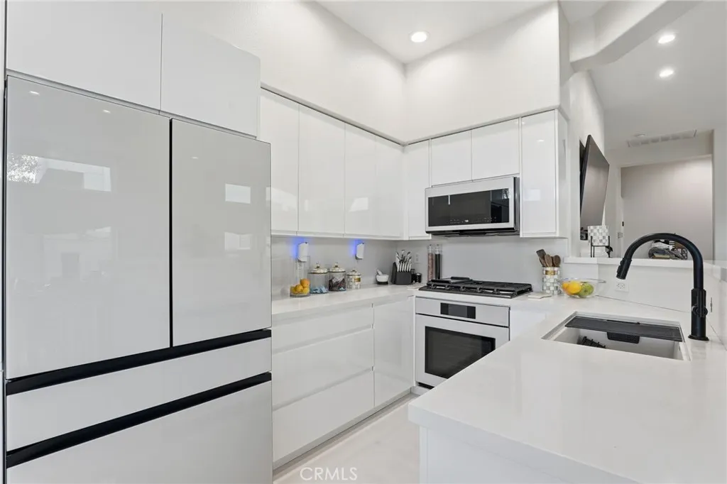 7697 Hazard Center, San Diego, California 92108 home-pic-4