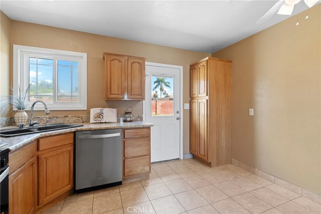 4127 Goodman Street, Riverside, California 92503 home-pic-6