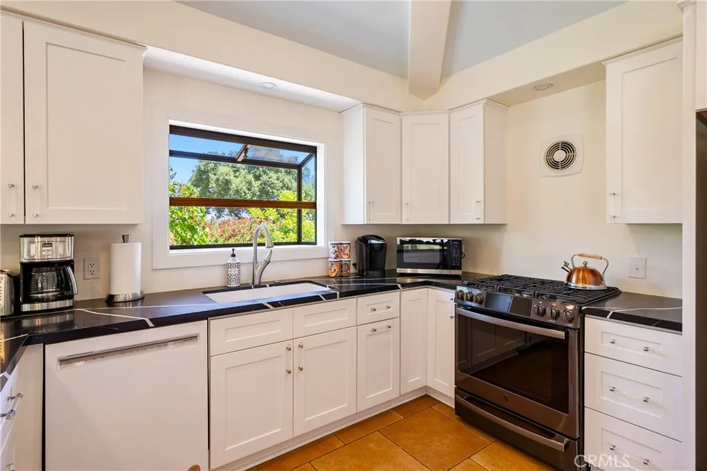 204 18th St, Paso Robles, California 93446 home-pic-13