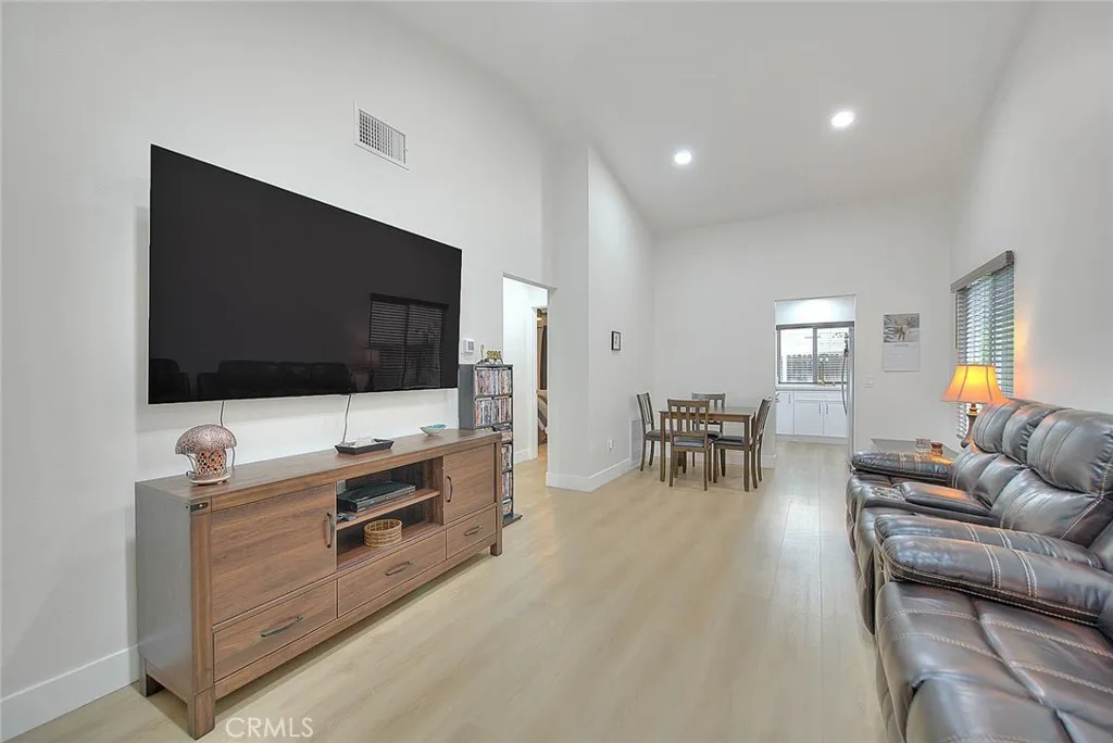 7077 Iris, Rancho Cucamonga, California 91739 home-pic-12