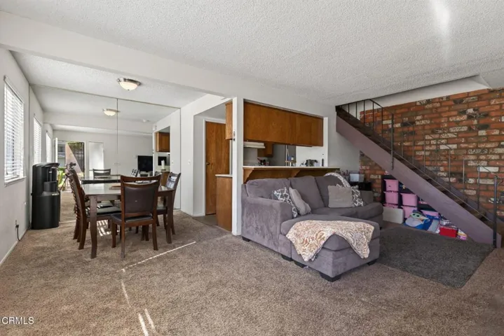 3-web-or-mls-UpmarketMedia-2563Spin-004