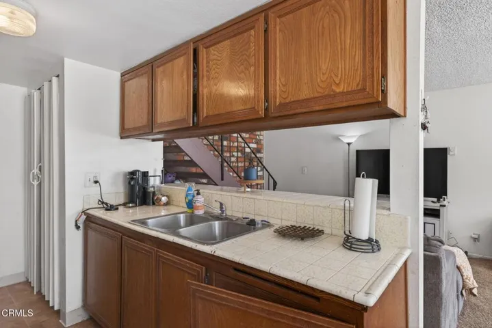 12-web-or-mls-UpmarketMedia-2563Spin-031