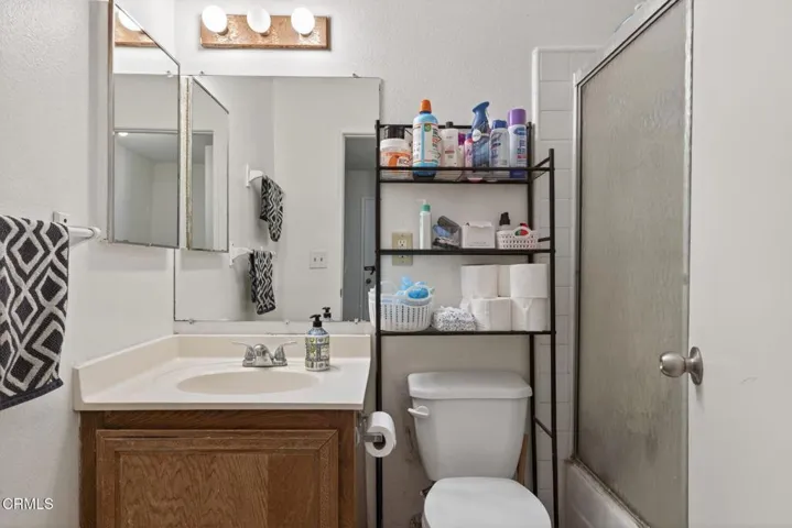 22-web-or-mls-UpmarketMedia-2563Spin-055
