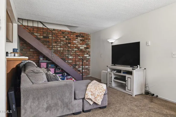 5-web-or-mls-UpmarketMedia-2563Spin-010