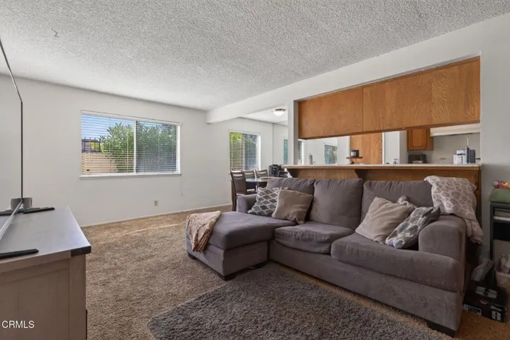 7-web-or-mls-UpmarketMedia-2563Spin-016