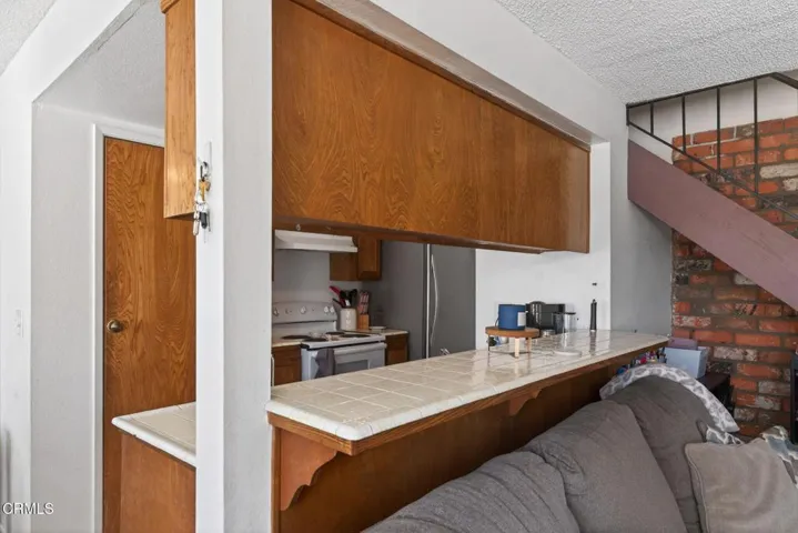 10-web-or-mls-UpmarketMedia-2563Spin-026