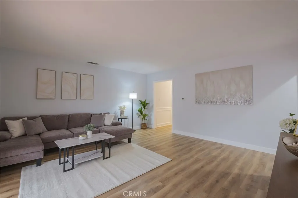 2545 Loomis St, Lakewood, California 90712 home-pic-2