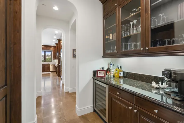 Butler's Pantry/Wet Bar