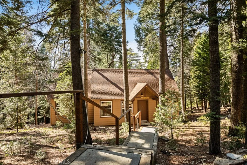 954 Crest Estates, Lake Arrowhead, California 92352 home-pic-0