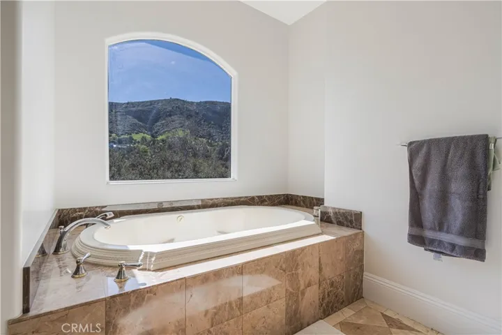 Master Bedroom Jacuzzi Tub