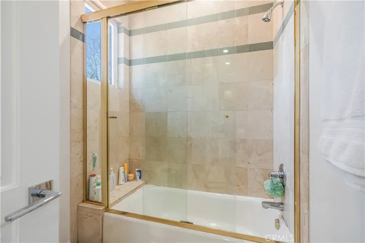 Bedroom 3 Bathtub/Shower