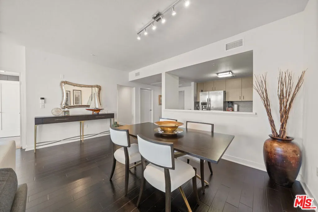 436 S Virgil Avenue 607, Los Angeles, California 90020 home-pic-3