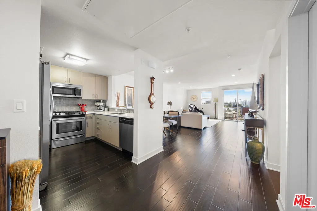 436 S Virgil Avenue 607, Los Angeles, California 90020 home-pic-1