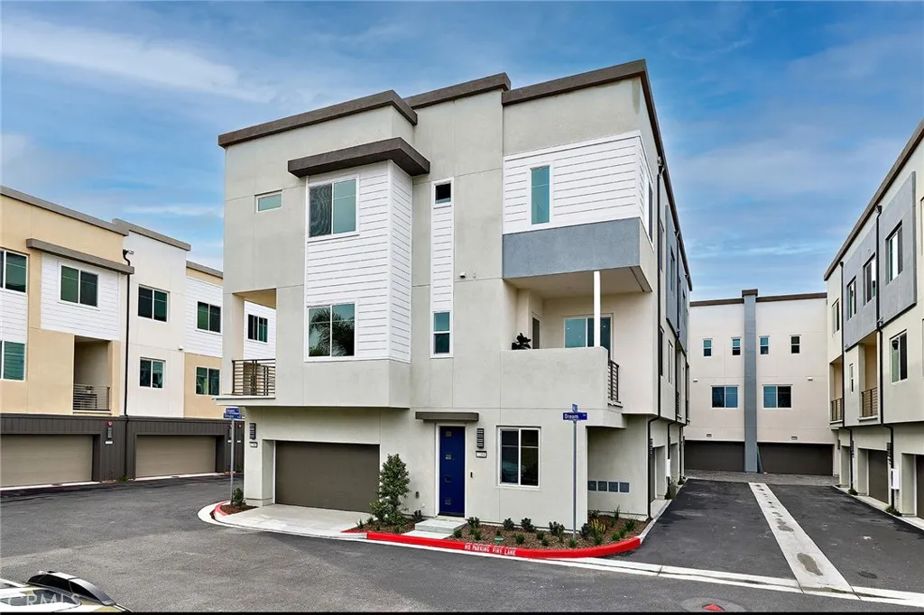 7264 Aura Circle, Huntington Beach, California 92647 home-pic-1