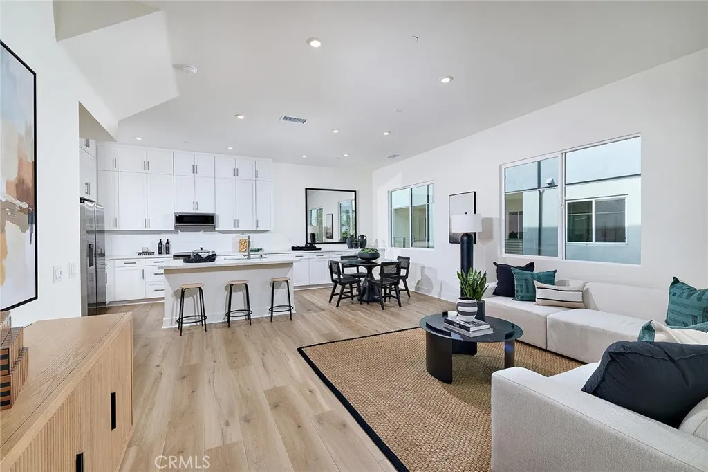 7264 Aura Circle, Huntington Beach, California 92647 home-pic-10