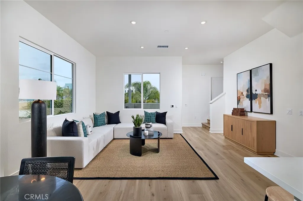 7264 Aura Circle, Huntington Beach, California 92647 home-pic-7