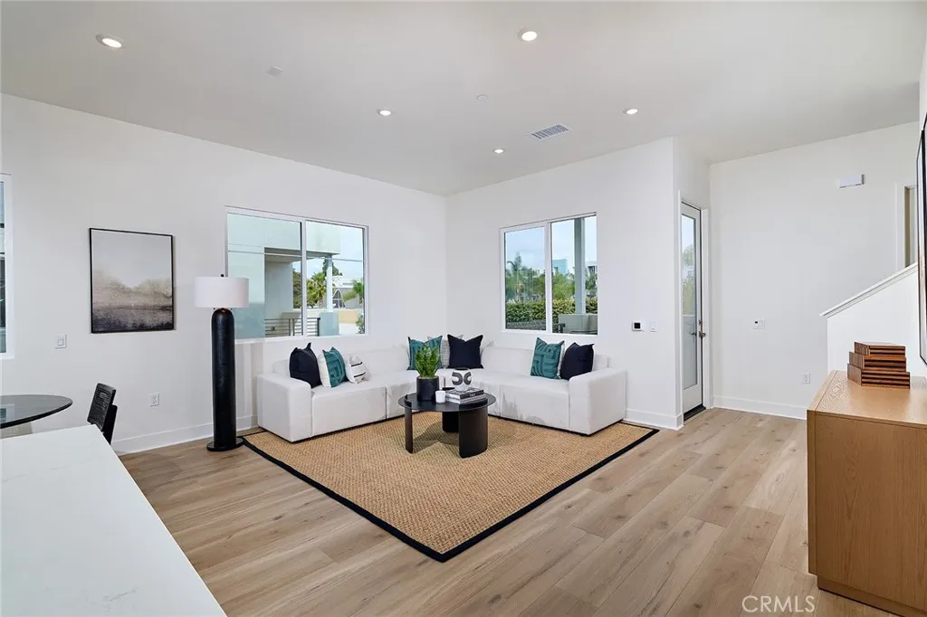 7264 Aura Circle, Huntington Beach, California 92647 home-pic-9
