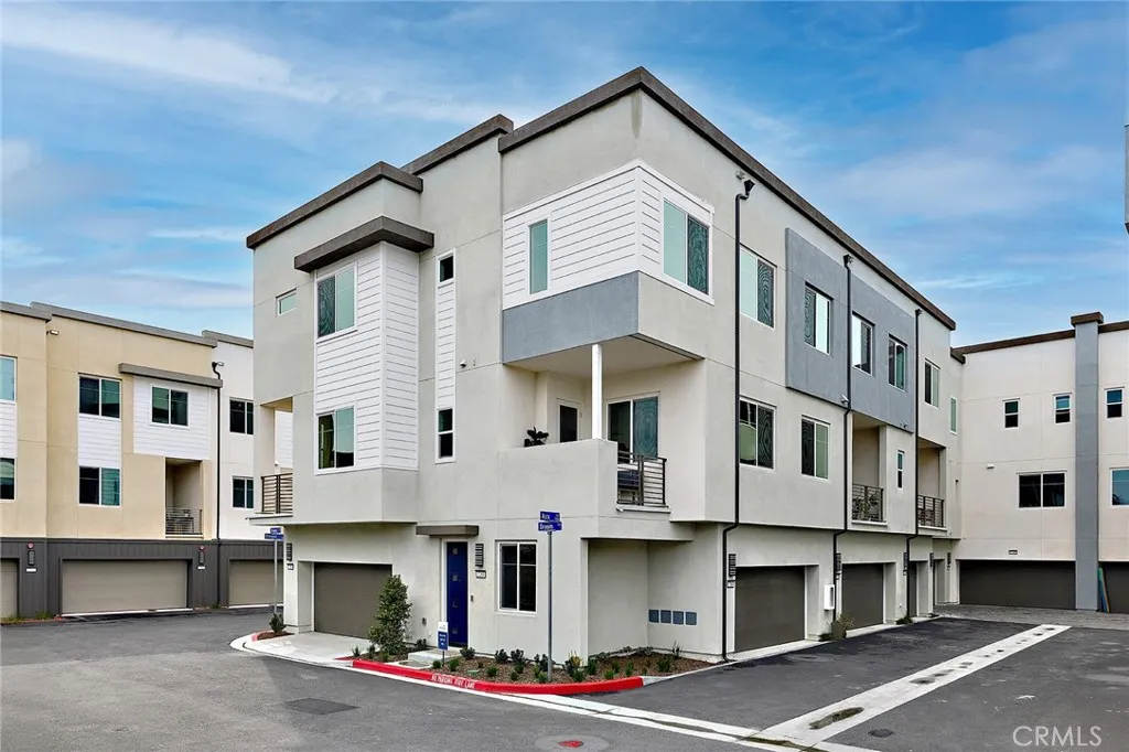 7264 Aura Circle, Huntington Beach, California 92647 home-pic-4