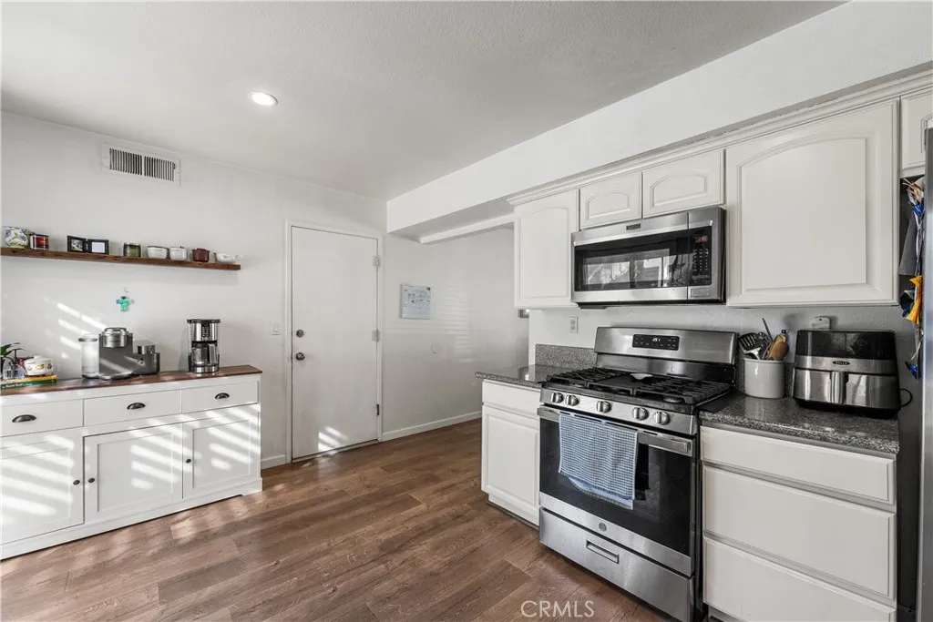 39329 Beacon, Palmdale, California 93551 home-pic-17