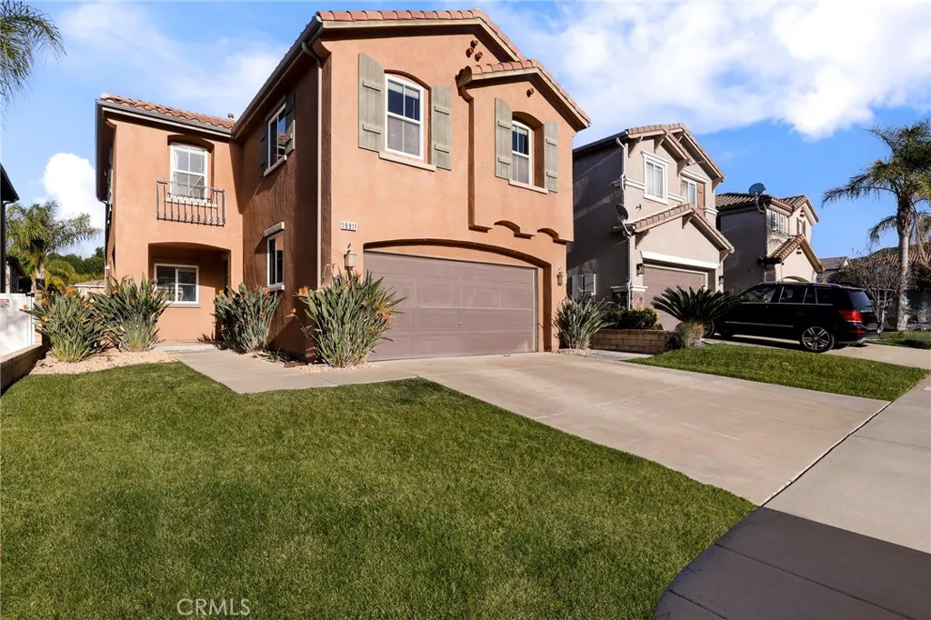 19911 Holly Drive, Saugus, California 91350 home-pic-1
